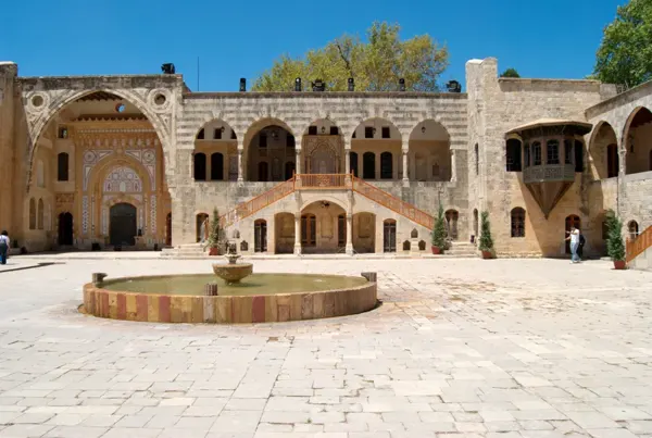 Patio del palacio de Beiteddine