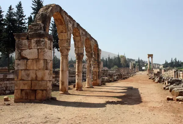 Arcos de la ciudad omeya de Anjar